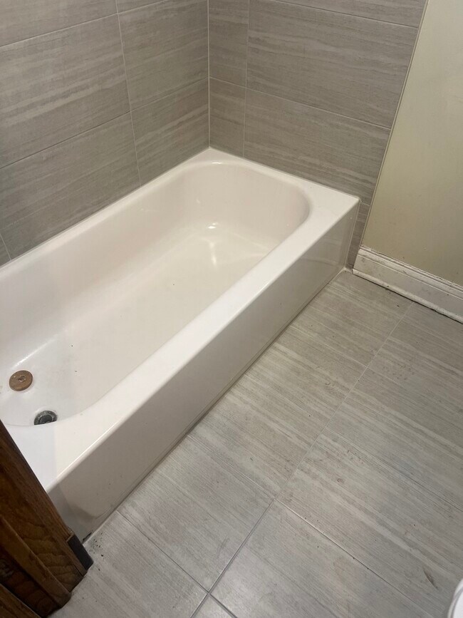 Building Photo - 6525 S Vernon Ave