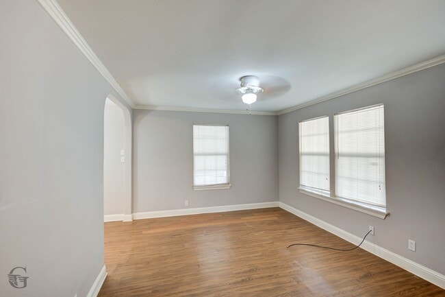 Building Photo - Shreveport - Charming 2-bedroom, 1-bath home