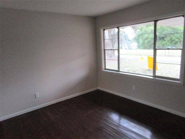 Building Photo - 616 Garrett St