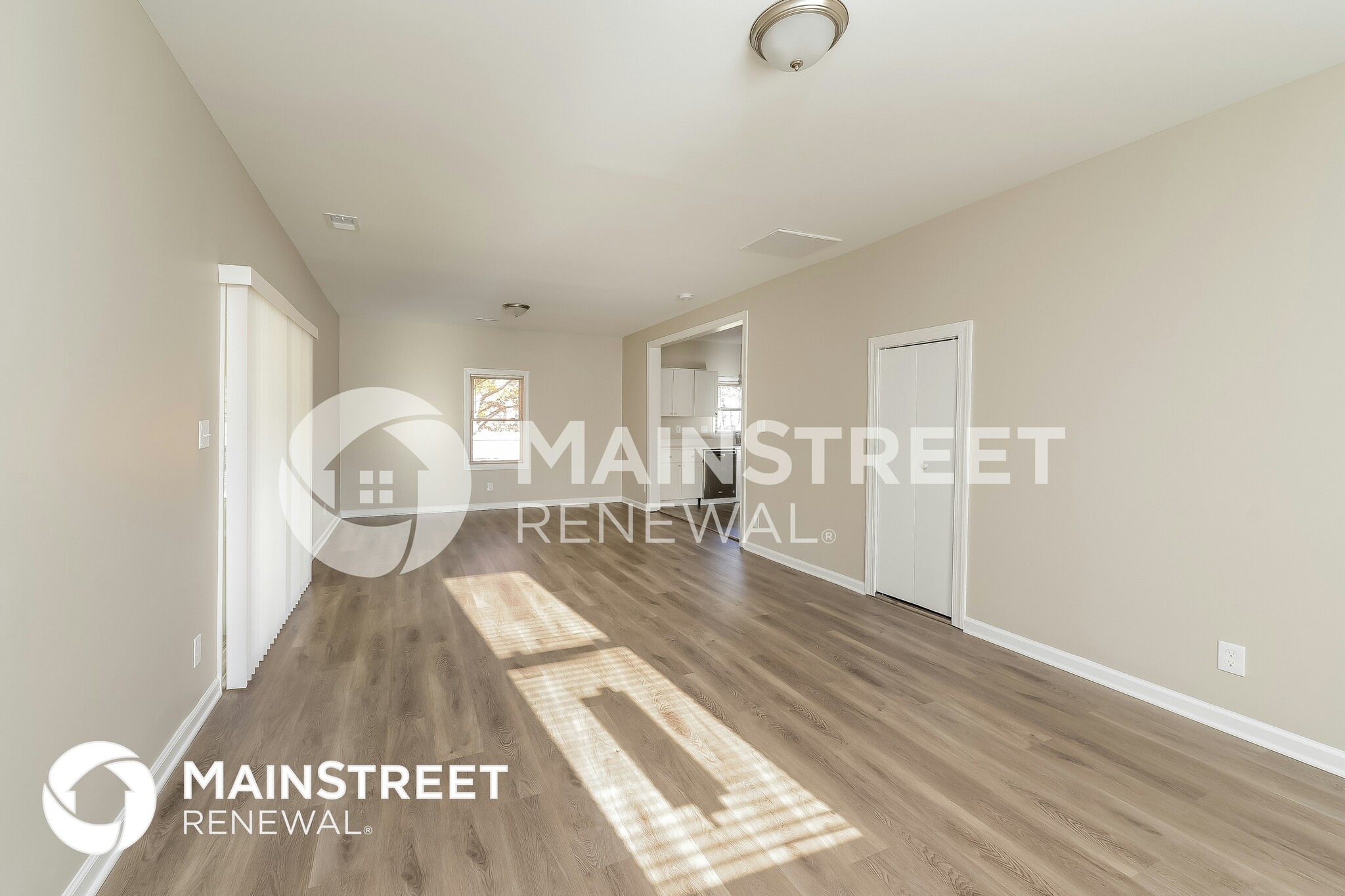 Building Photo - 320 W Steele St