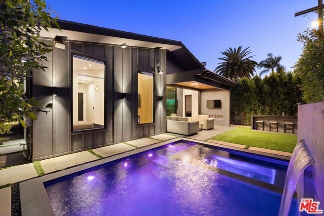 Building Photo - 4803 Lemona Ave