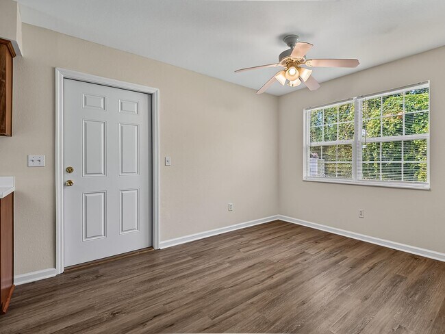 Building Photo - 96 Cochise St