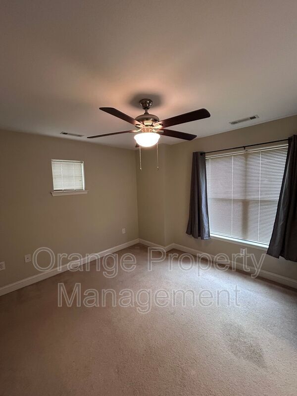 Building Photo - 204 Kelly Rd