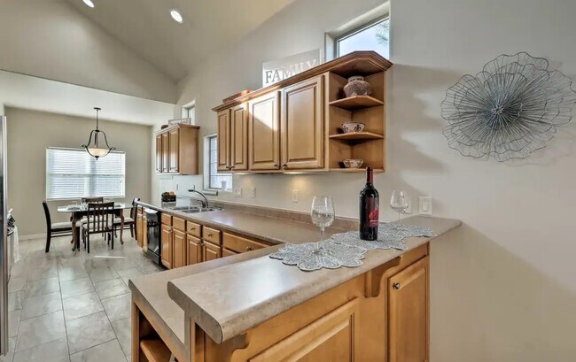 Breakfast nook - 210 W Cedar Ave