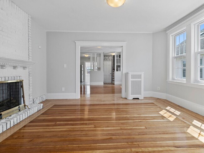 Building Photo - Massive Medford Apt near T & Tufts!  2-bat...