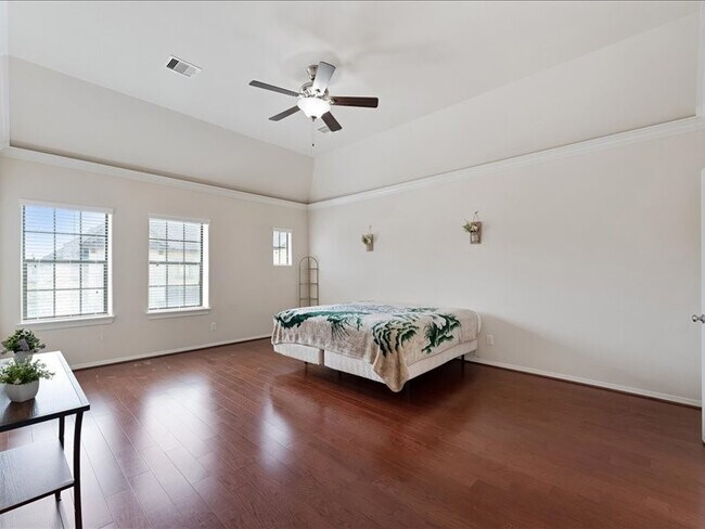 Building Photo - 5502 Lunia Ln