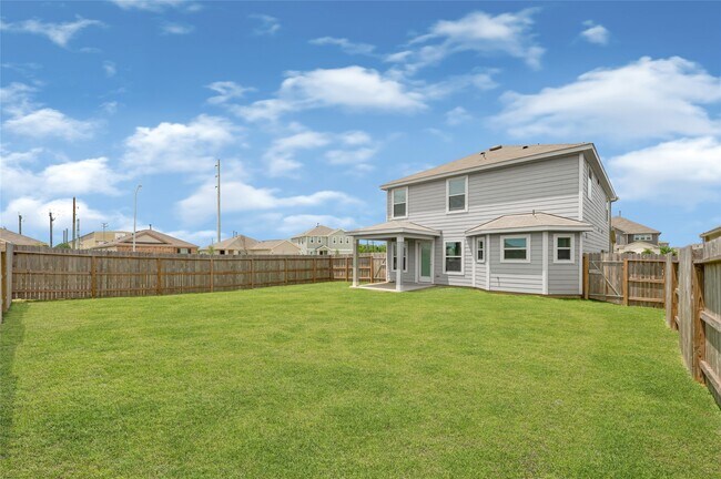 Building Photo - 5510 Blackbird Ln