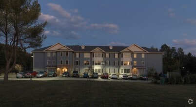 Building Photo - 2 Bedroom/ 2 Bathroom End Unit Coming Avai...