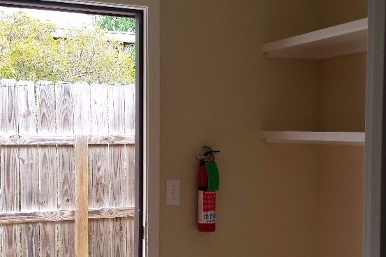 Laundry & Patio - 212 Schunior W St