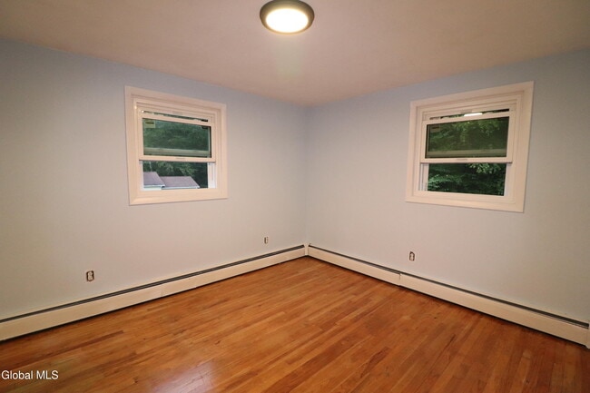 Building Photo - 8 Sweet Brier Dr