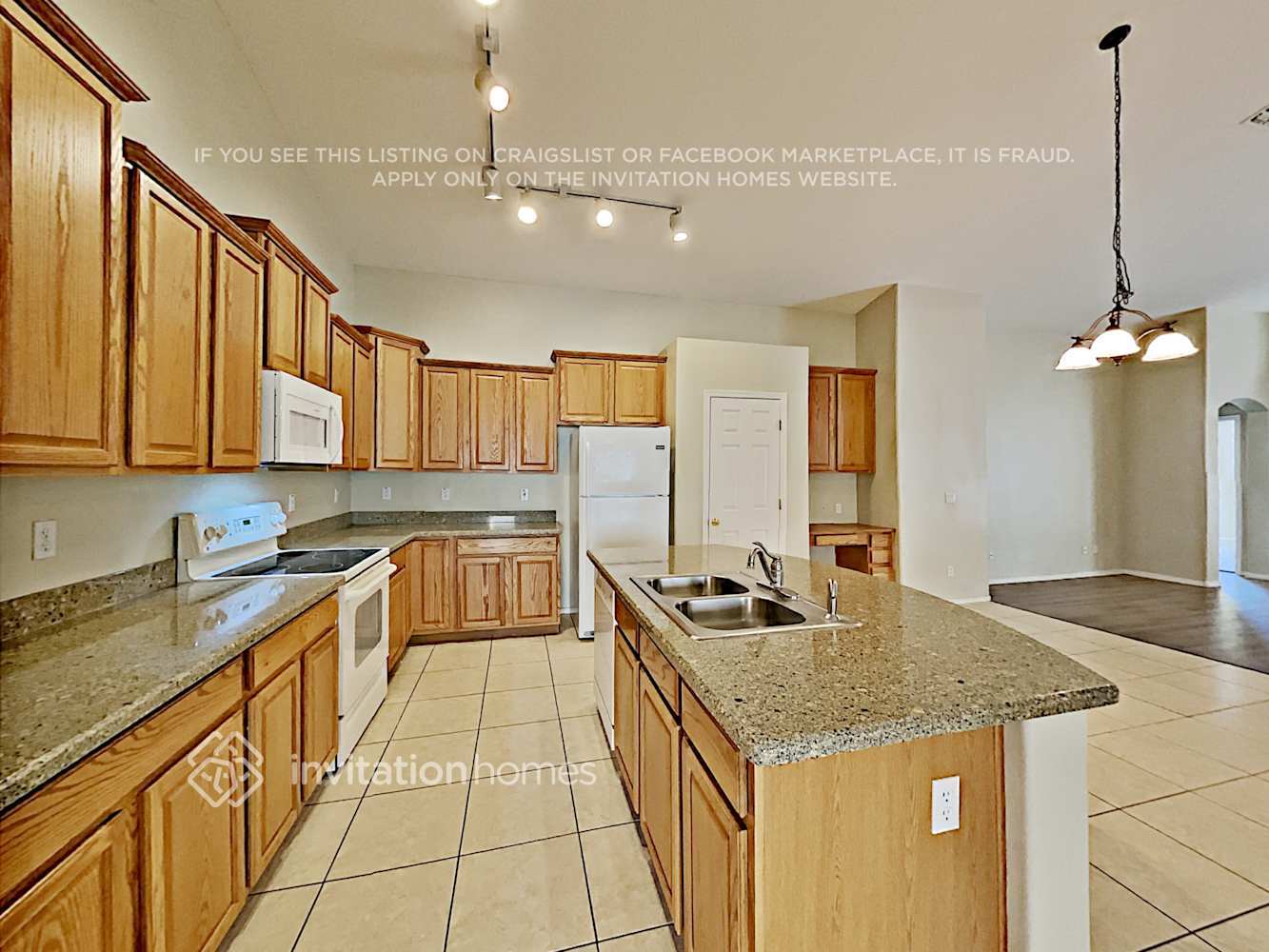 Building Photo - 11577 W Yuma St