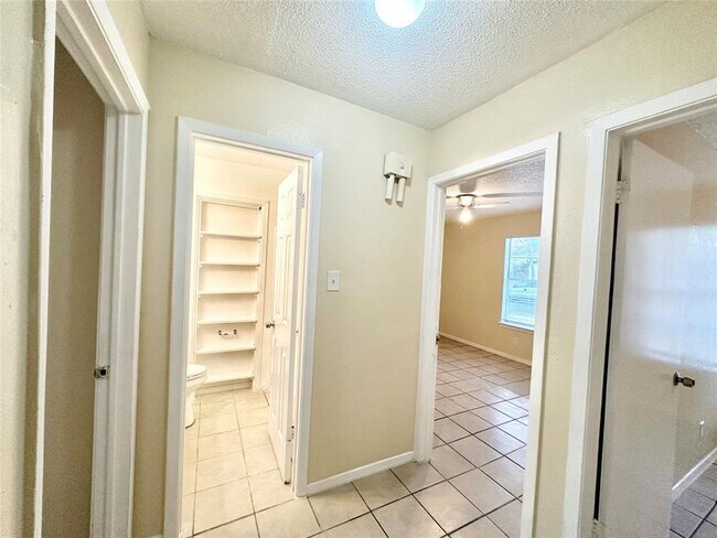 Building Photo - 7221 Ellington Cir