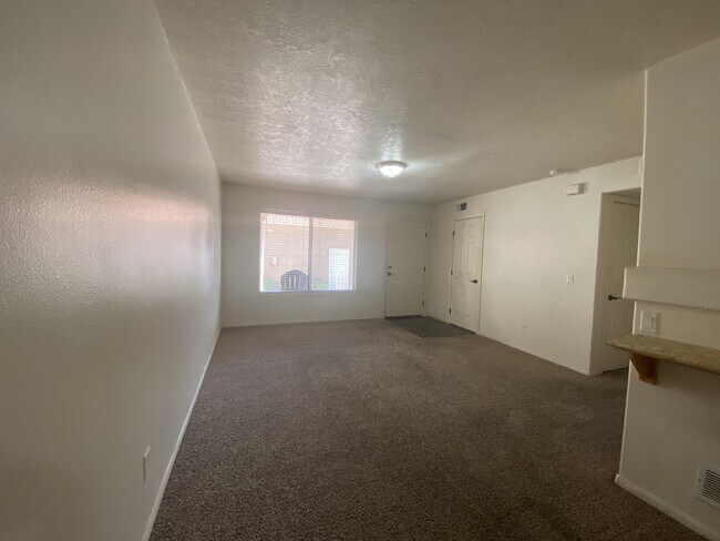 Building Photo - "2-Bedroom Condo in Saint George - Cozy Comfort with Modern Touches!"