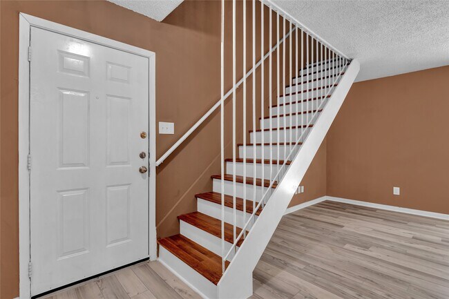 Building Photo - 5002 Blue Spruce Cir