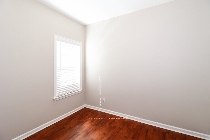 Building Photo - 9992 Misty Elm Dr