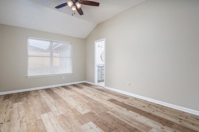 Building Photo - 117 Willow Bluff Dr