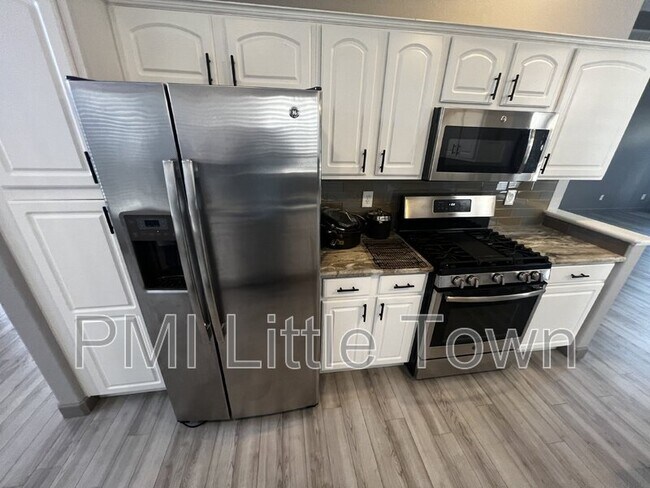 Building Photo - 10647 W Bellwood Pl