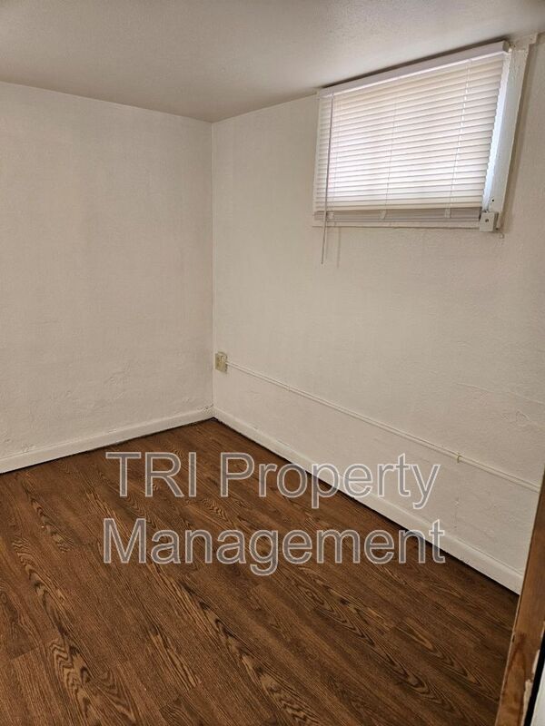 Building Photo - 2204 9th St
