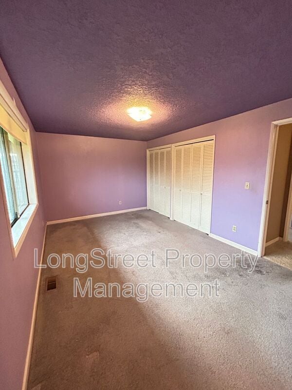 Building Photo - 2917 Takena St SW