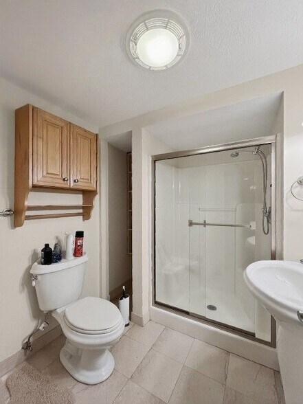 Building Photo - 2033 Fairview Ave