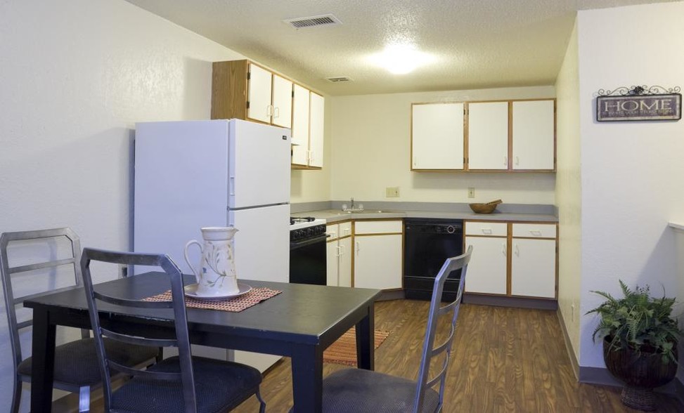 Large Eat In Kitchens Available - Waldo Heights