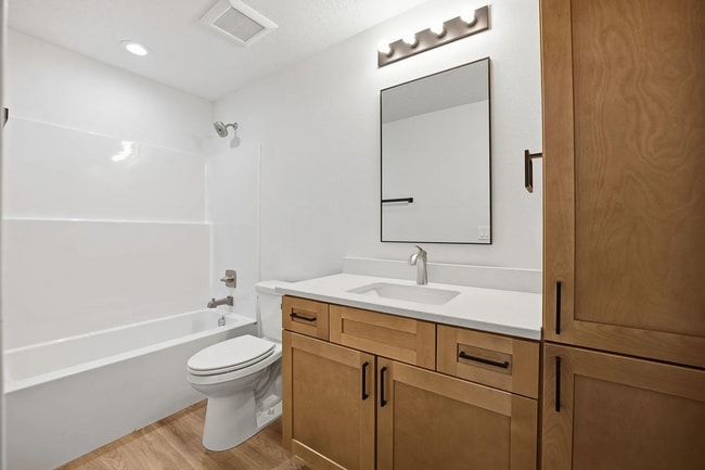 Building Photo - Stylish New Duplex with Scenic Surroundings