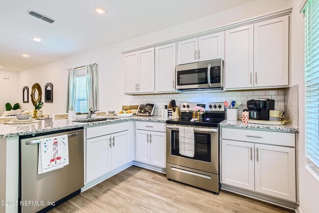 Building Photo - 36 Soria Dr