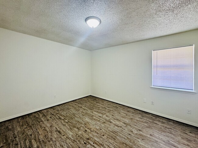 Building Photo - 154 Shady Ln