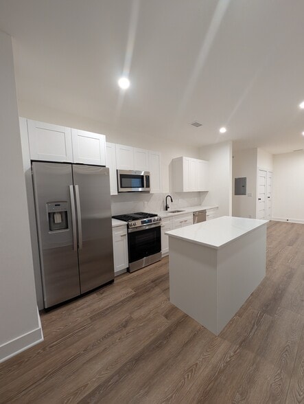 Building Photo - The Ayla