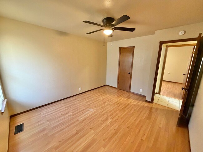 Building Photo - 1012 N Chowning Ave