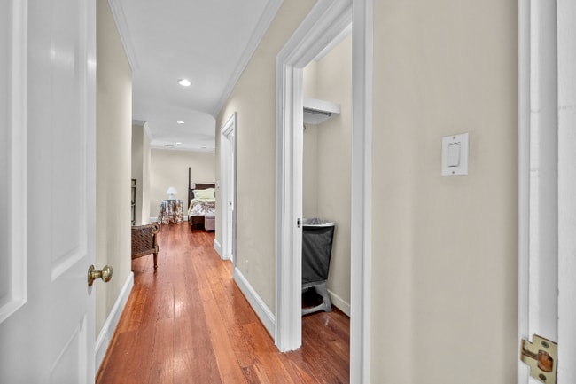 Building Photo - 69 Anson St