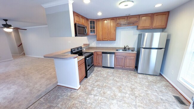 Building Photo - Turnabout Lane Duplex