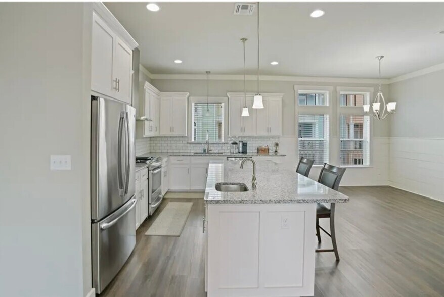 Kitchen with a second prep sink! - 14890 Granada Dr
