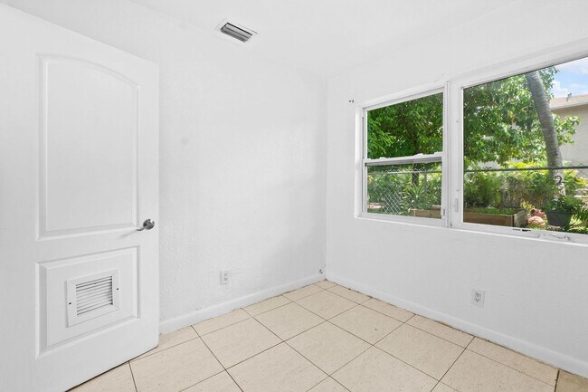 Building Photo - Spacious 3BR/1BA Single-Family Home – Central Miami