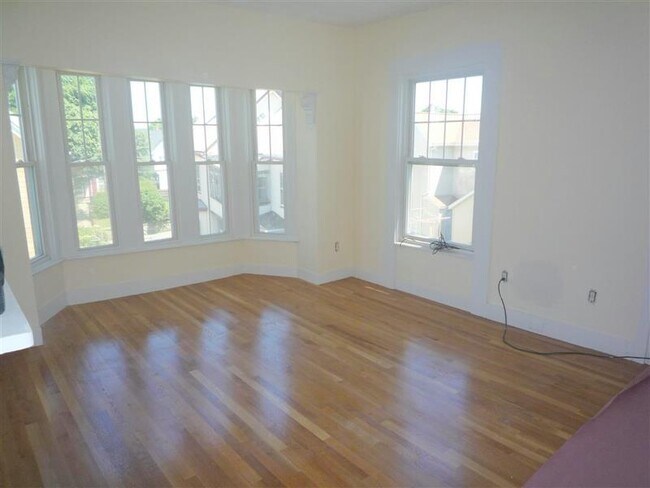 Building Photo - 14 Rockland Pl