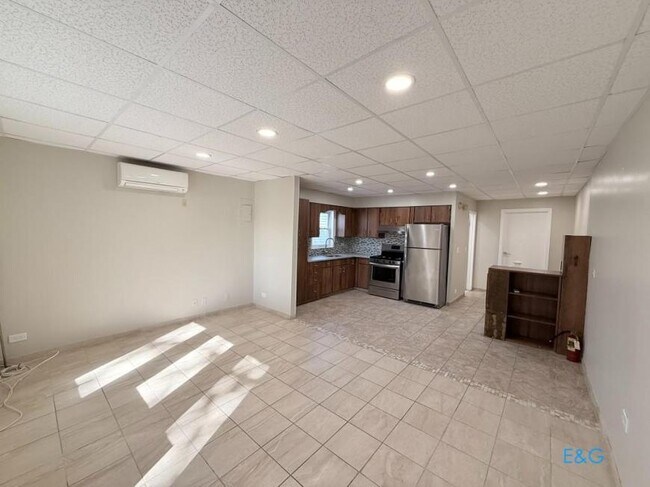 Building Photo - 1 bedroom in RIDGEWOOD NY 11385