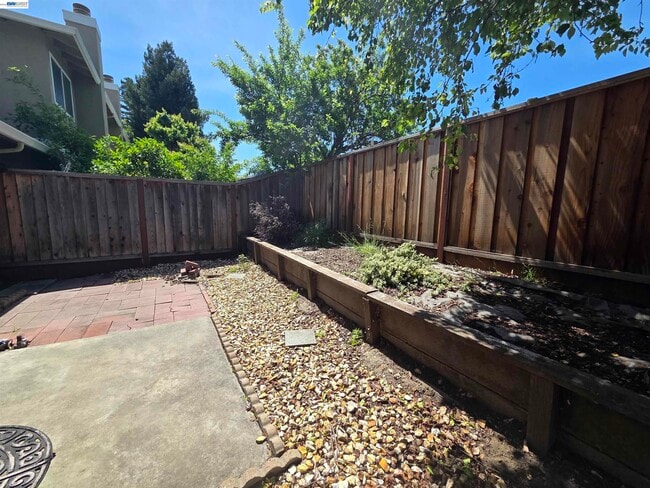 Building Photo - 7596 Silvertree Ln