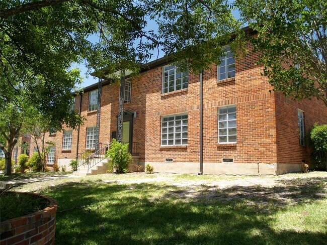Primary Photo - 307 E 33rd St