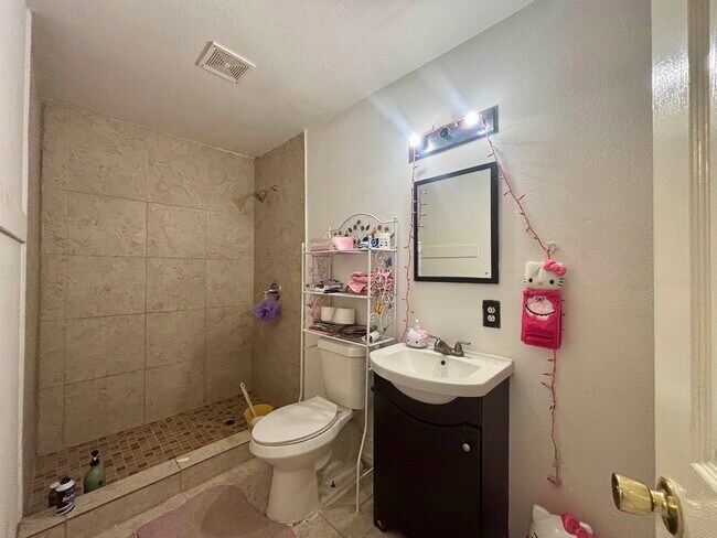 Building Photo - 2616 Comal Loop