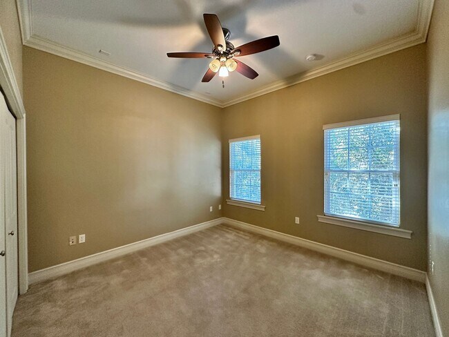 Building Photo - Spacious Haile Plantation Apartment – 3BR/...