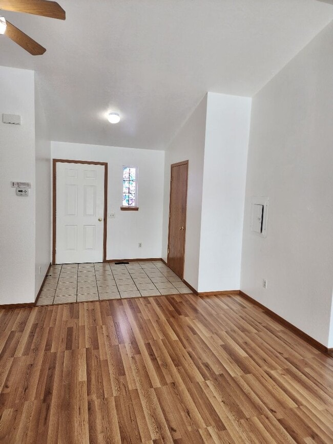 Building Photo - Newly remodeled 3 bedroom home!