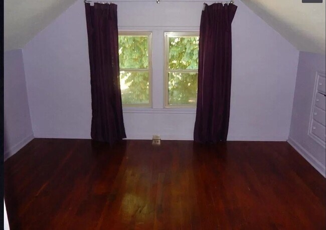 Building Photo - Stunning 4BD Craftsman in Excellent N Port...