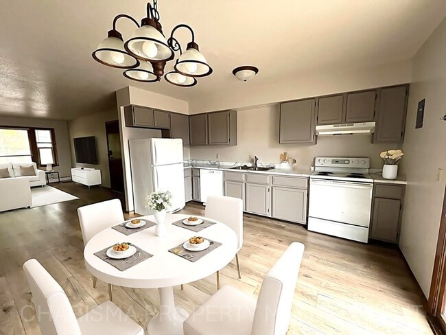 Building Photo - 2 BD - WHEN LOCATION, COMMUNITY AND PRICE ...