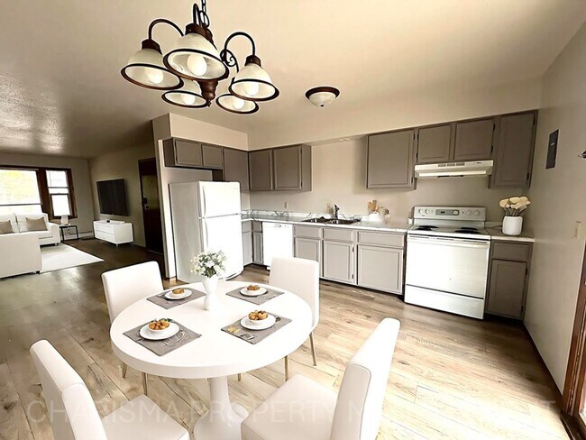 Building Photo - 2 BD - WHEN LOCATION, COMMUNITY AND PRICE MATTER...THIS IS THE PLACE FOR YOU!