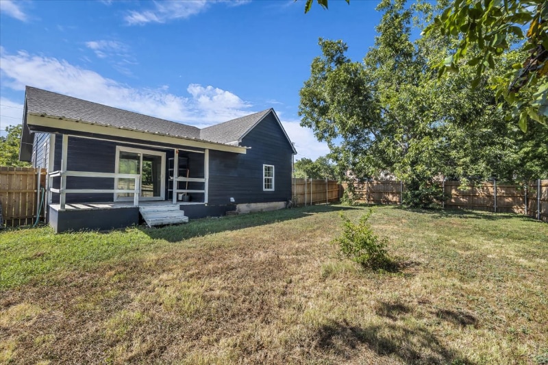 Building Photo - 1215 W 5th St