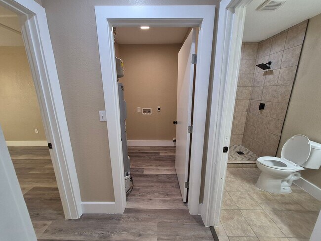 Building Photo - 7215 Glen Heights