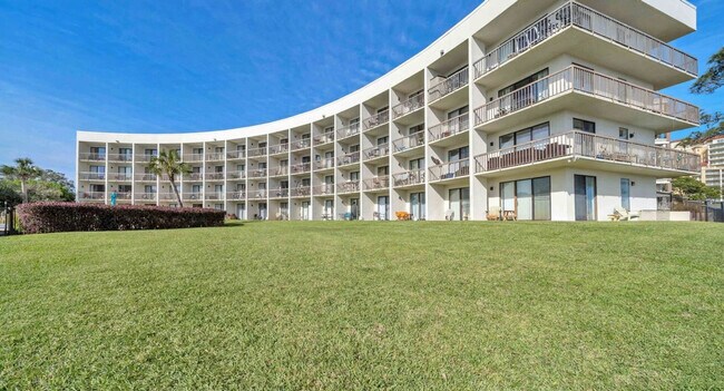 Building Photo - 214 Miracle Strip Pkwy SW