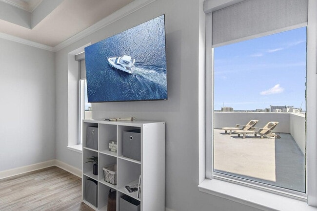 Building Photo - 725 Gulf Shore Dr