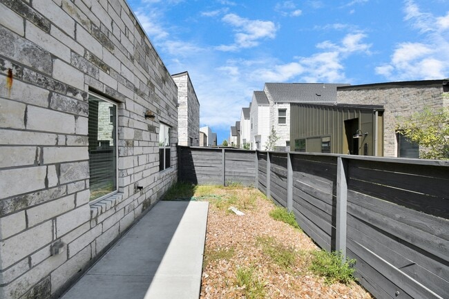 Building Photo - 23823 Cumberland Ridge Dr