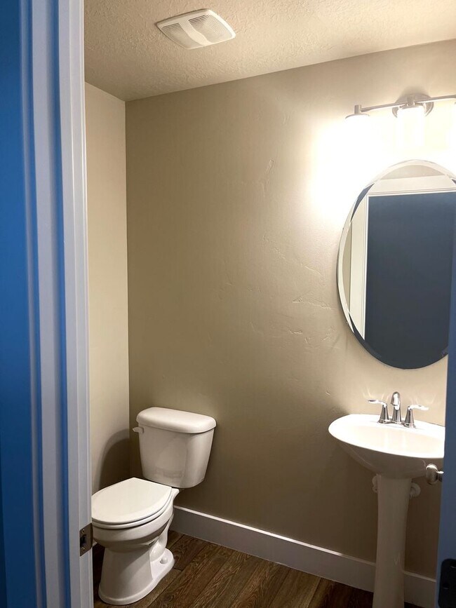 Building Photo - Beautiful townhome near Thanksgiving Point for rent